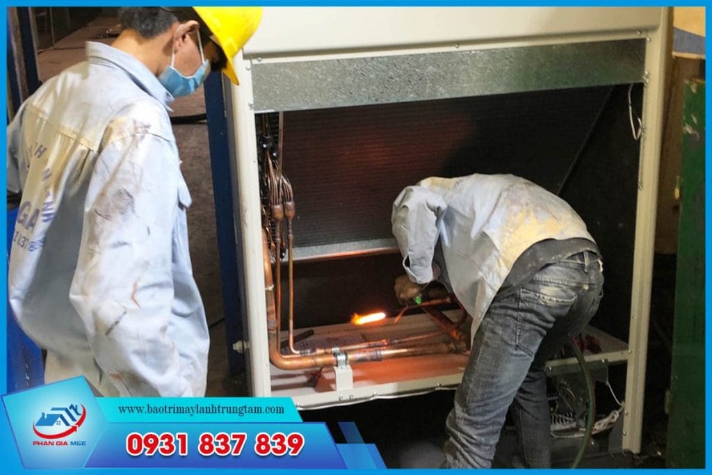 Có cần thiết phải bảo trì máy lạnh tủ đứng không?
