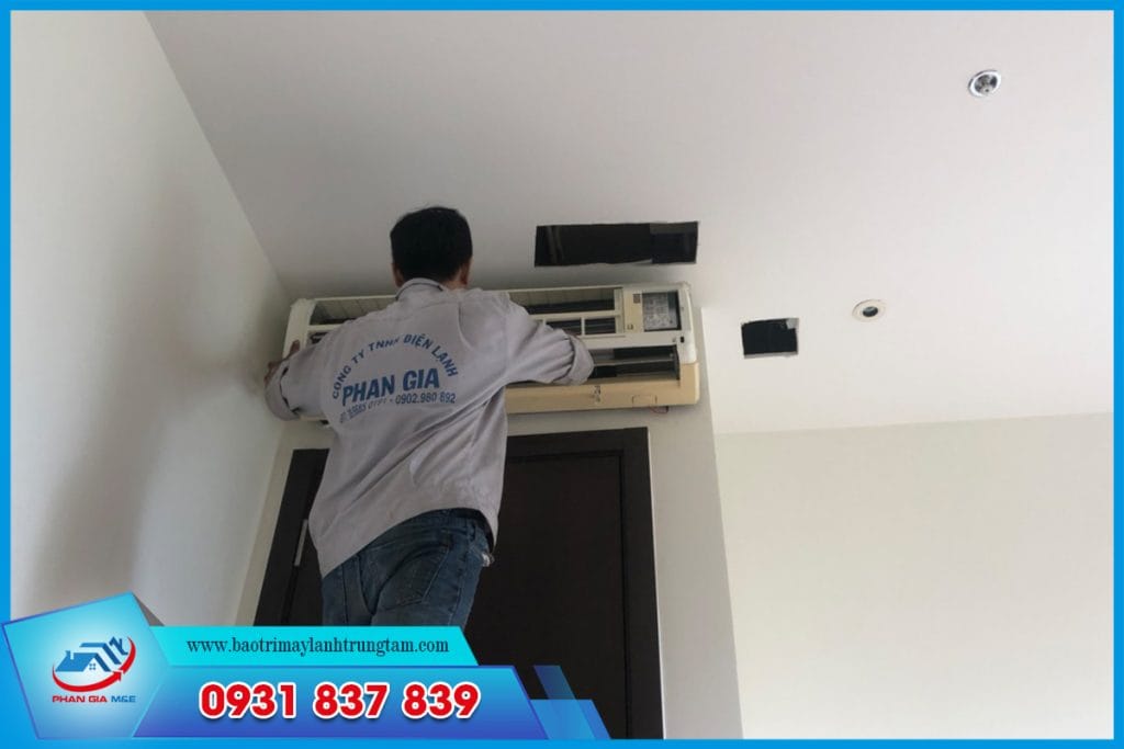 Bước 4: Vệ sinh dàn lạnh