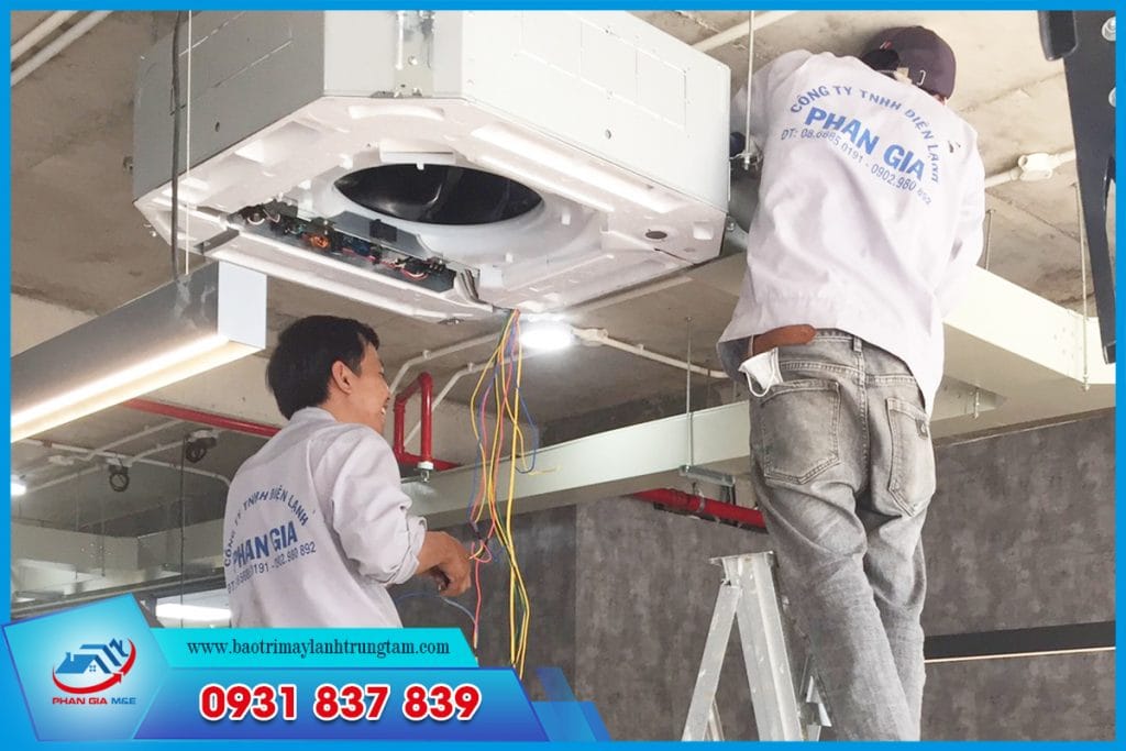 Bước 2: Lắp đặt và vận hành các đường ống gas, đường ống cấp khí lạnh, gió tươi và ống thoát khí